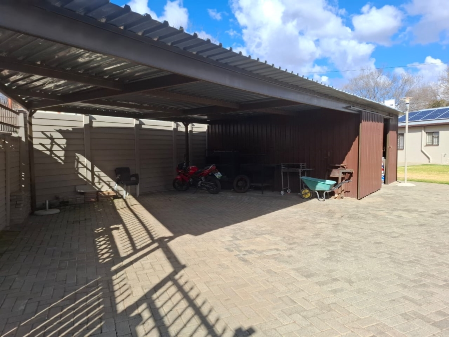 4 Bedroom Property for Sale in Park West Free State